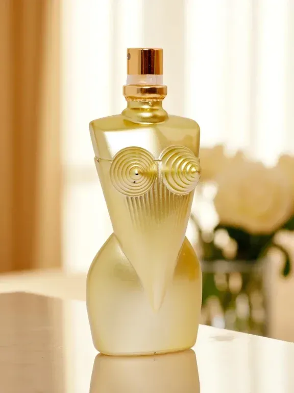 Woda perfumowana 30 ml złota butelka sylwetka